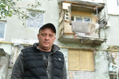 "Спочатку я виніс дитину, потім побіг гасити": мешканець багатоповерхівки про атаку РФ на Одесу 1 червня "Спочатку я виніс дитину, потім побіг гасити": мешканець багатоповерхівки про атаку РФ на Одесу 1 червня