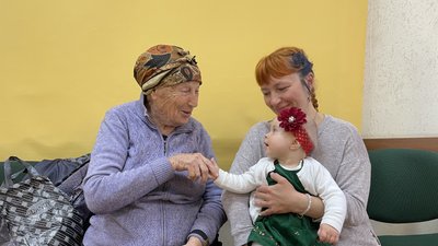 Найстарша та наймолодша учасниця виставки "Промати" Найстарша та наймолодша учасниця виставки "Промати"