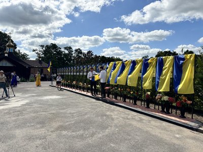 На Житомирщині відкрили Алею пам'яті загиблих воїнів України На Житомирщині відкрили Алею пам'яті загиблих воїнів України