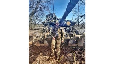 На Чернігівщині попрощалися з двома захисниками: Олегом Бурковським та Дмитром Підлісним На Чернігівщині попрощалися з двома захисниками: Олегом Бурковським та Дмитром Підлісним