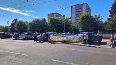 «Шукаємо як підтримку, так і надію»: у Черкасах відбулася щонедільна акція «Не мовчи — полон вбиває» «Шукаємо як підтримку, так і надію»: у Черкасах відбулася щонедільна акція «Не мовчи — полон вбиває»