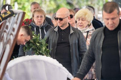 "Я досі не вірю": в Одесі попрощалися з депутатом міськради Олександром Іваницьким, якого знайшли мертвим в авто "Я досі не вірю": в Одесі попрощалися з депутатом міськради Олександром Іваницьким, якого знайшли мертвим в авто