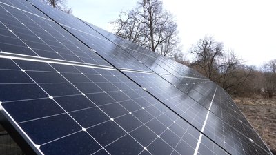 У блекаути зі світлом: у прикордонному селі на Чернігівщині встановили сонячні панелі в амбулаторії та станції швидкої
