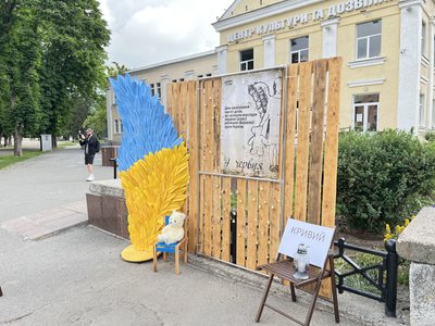 "Знаю дітей, яких вбила Росія": як у Полтаві вшанували загиблих внаслідок збройної агресії РФ "Знаю дітей, яких вбила Росія": як у Полтаві вшанували загиблих внаслідок збройної агресії РФ