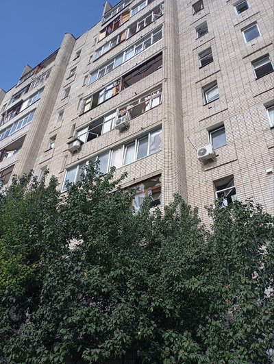 Вдарили біля багатоповерхівки: армія РФ обстріляла Суми ударними дронами Вдарили біля багатоповерхівки: армія РФ обстріляла Суми ударними дронами