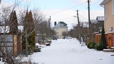 Розділені "бетонкою" й об’єднані обстрілами: як живуть жителі мікрорайонів Півці та Олександрівка у Чернігові Розділені "бетонкою" й об’єднані обстрілами: як живуть жителі мікрорайонів Півці та Олександрівка у Чернігові