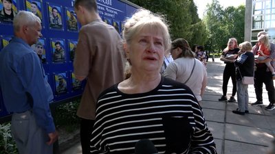 "Будемо приходити, дивитися на них": у Новгороді-Сіверському на Чернігівщині відкрили "Алею надії" "Будемо приходити, дивитися на них": у Новгороді-Сіверському на Чернігівщині відкрили "Алею надії"