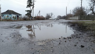 "Два роки тут практично неможливо їздити": дорогу Полтава-Суми поки не ремонтуватимуть "Два роки тут практично неможливо їздити": дорогу Полтава-Суми поки не ремонтуватимуть