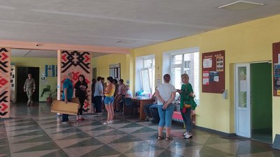 Батьки й місцеві мешканці у Дублянському опорному ліцеї імені Героя України Анатолія Жаловаги, серпень 2024 Батьки й місцеві мешканці у Дублянському опорному ліцеї імені Героя України Анатолія Жаловаги, серпень 2024