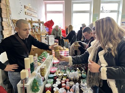 Зустріч перед Різдвом: на Черкащині золотоніські волонтери збирали гроші для військових Зустріч перед Різдвом: на Черкащині золотоніські волонтери збирали гроші для військових