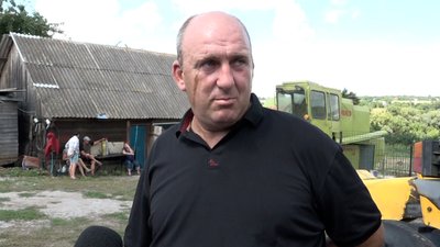 Цех із виготовлення домашніх м'ясних страв для українських воїнів жителі Ружинської громади влаштували на подвір'ї Юрія Огороднього Цех із виготовлення домашніх м'ясних страв для українських воїнів жителі Ружинської громади влаштували на подвір'ї Юрія Огороднього