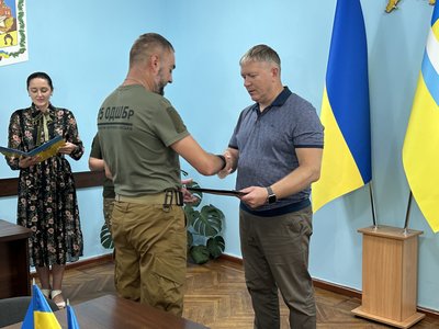 У Кременчуці трьох військових відзначили державними нагородами У Кременчуці трьох військових відзначили державними нагородами