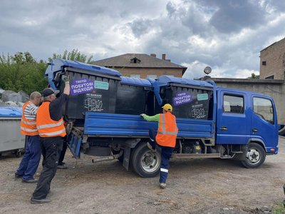 У Полтаві замінять понад дві сотні зношених металевих баків на пластикові У Полтаві замінять понад дві сотні зношених металевих баків на пластикові