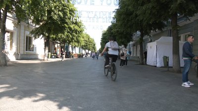 У Житомирі після випадку збиття дитини самокатом хочуть запровадити штрафи для порушників У Житомирі після випадку збиття дитини самокатом хочуть запровадити штрафи для порушників