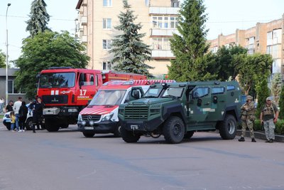 На Житомирщині провели гастрономічний ярмарок — зібрані гроші передадуть на автівки для групи ППО та на авто для фронту На Житомирщині провели гастрономічний ярмарок — зібрані гроші передадуть на автівки для групи ППО та на авто для фронту