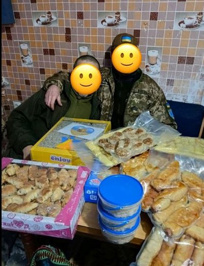 Волонтерки з Житомирщини щотижня роблять понад 500 енергетичних батончиків для ЗСУ Волонтерки з Житомирщини щотижня роблять понад 500 енергетичних батончиків для ЗСУ