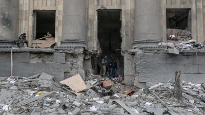 Удар РФ по Харківській ОДА 1 березня 2022 року Удар РФ по Харківській ОДА 1 березня 2022 року