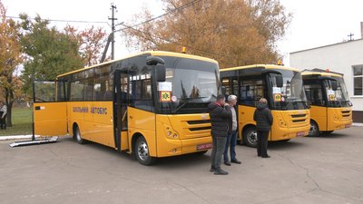 Спецавтобуси для школярів отримали три громади Чернігівщини Спецавтобуси для школярів отримали три громади Чернігівщини