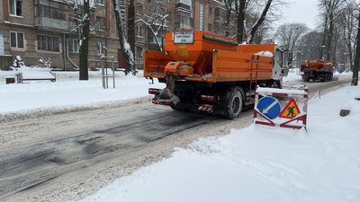 У місті працює спецтехніка
