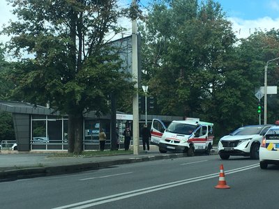 У Харкові автівка "швидкої" потрапила в ДТП на метро Тракторний завод У Харкові автівка "швидкої" потрапила в ДТП на метро Тракторний завод
