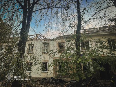 У Лозовій тіло жінки дістали з-під завалів після масованої російської атаки У Лозовій тіло жінки дістали з-під завалів після масованої російської атаки