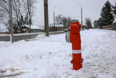 встановлюють перші гідранти встановлюють перші гідранти