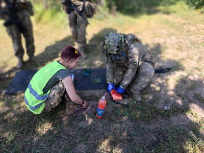 "У 17 — окопи, у 18 — бойові": історія дівчини, яка боронить Україну з 18 років "У 17 — окопи, у 18 — бойові": історія дівчини, яка боронить Україну з 18 років