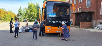Люди евакуація допомога волонтери Мирноград Донецька область 21 серпня 2024 рік Люди евакуація допомога волонтери Мирноград Донецька область 21 серпня 2024 рік