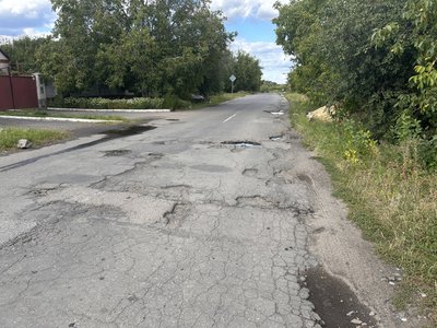 У Великому Тростянці на Полтавщині місцеві скаржаться на розбиту дорогу У Великому Тростянці на Полтавщині місцеві скаржаться на розбиту дорогу