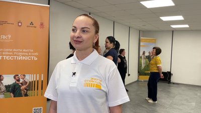 "Це класно, це емоційно, це весело": безоплатні заняття із зумби для жінок проводять у Рівному "Це класно, це емоційно, це весело": безоплатні заняття із зумби для жінок проводять у Рівному