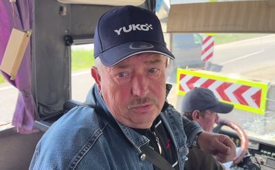 "Три метри я летів у повітрі" — водій автобуса з дітьми, який потрапив під удар РФ на Дніпропетровщині "Три метри я летів у повітрі" — водій автобуса з дітьми, який потрапив під удар РФ на Дніпропетровщині