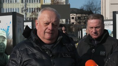 З військовим, депутатом та журналістом Олександром Курсиком попрощались у Рівному З військовим, депутатом та журналістом Олександром Курсиком попрощались у Рівному
