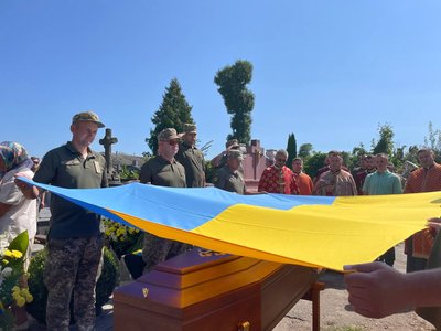 У Тернополі попрощалися з військовослужбовцем Русланом Новаковським У Тернополі попрощалися з військовослужбовцем Русланом Новаковським