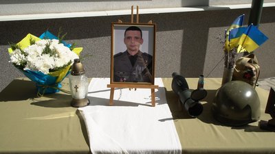 У Кропивницькому відкрили меморіальну дошку спецпризначенцю Олексію Хижняку У Кропивницькому відкрили меморіальну дошку спецпризначенцю Олексію Хижняку