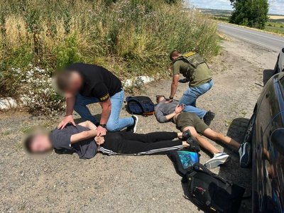 Хотів утекти сам і допомогти іншим: на Одещині затримали підозрюваного у спробі підкупу прикордонника Хотів утекти сам і допомогти іншим: на Одещині затримали підозрюваного у спробі підкупу прикордонника