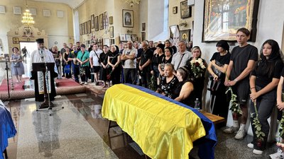 У Полтаві попрощалися з захисником України Сергієм Свинаренком У Полтаві попрощалися з захисником України Сергієм Свинаренком