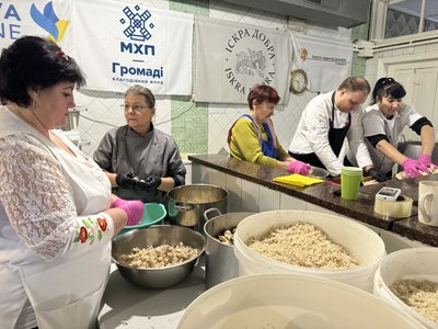 Херсонщина, волонтери, салат, кухарі, День Соборності України Херсонщина, волонтери, салат, кухарі, День Соборності України