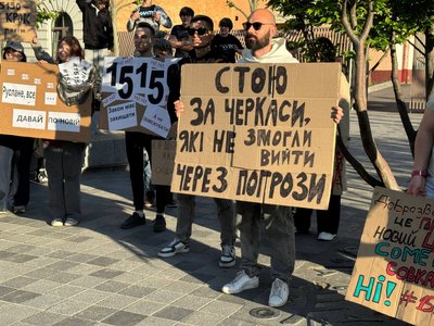 "Важливий, але має багато недоліків". Дніпряни втретє вийшли на мітинг проти нового Цивільного кодексу "Важливий, але має багато недоліків". Дніпряни втретє вийшли на мітинг проти нового Цивільного кодексу