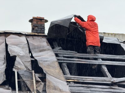 Російський безпілотник поцілив в житлові будинки в Сумах Російський безпілотник поцілив в житлові будинки в Сумах