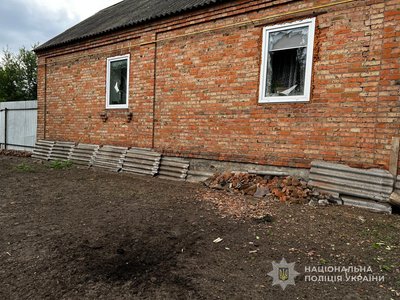 Війська РФ ударили по Білопіллю на Сумщині: згорів будинок Війська РФ ударили по Білопіллю на Сумщині: згорів будинок
