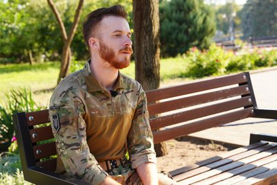 «Чого я боюсь більше, ніж смерті, — це глупої смерті»: актор та військовий Денис Капустін «Чого я боюсь більше, ніж смерті, — це глупої смерті»: актор та військовий Денис Капустін