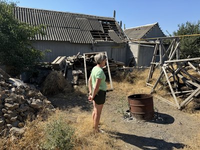 "Гупнуло так, що хвіртка відкрилась". Жителі Чорнобаївки на Херсонщині про наслідки атаки РФ