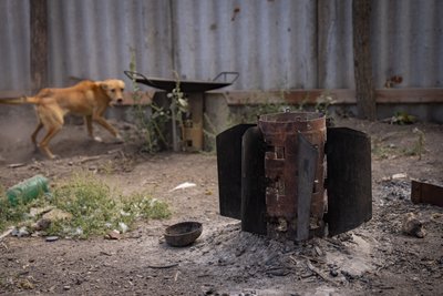 "Усе починаємо з нуля". Як родина з п`ятьма дітьми відбудовується у деокупованій Трудолюбівці на Херсонщині "Усе починаємо з нуля". Як родина з п`ятьма дітьми відбудовується у деокупованій Трудолюбівці на Херсонщині