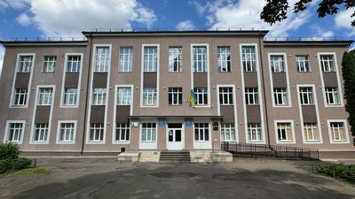 Гімназію №20 та ліцей №8 у Чернівцях не будуть об'єднувати — чому прийняли таке рішення Гімназію №20 та ліцей №8 у Чернівцях не будуть об'єднувати — чому прийняли таке рішення