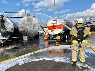 ДСНС гасить бензовоз ДСНС гасить бензовоз