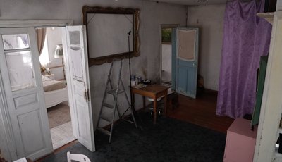 Історія жінки, яка продала машину, аби купити хатину в селі на Черкащині Історія жінки, яка продала машину, аби купити хатину в селі на Черкащині