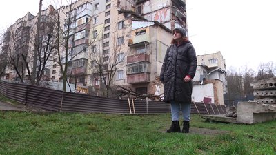 Ірина Шуя поруч із будинком, де стався вибух 28 жовтня 2025 року Ірина Шуя поруч із будинком, де стався вибух 28 жовтня 2025 року