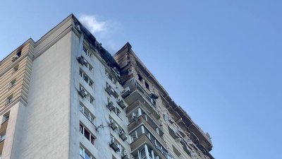 Росіяни знову обстріляли Київ: є загиблий, можуть бути люди під завалами Росіяни знову обстріляли Київ: є загиблий, можуть бути люди під завалами