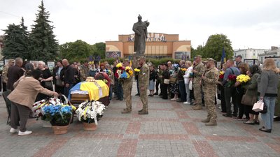 Із 46-річним сержантом Володимиром Белицею порощались у Рівному Із 46-річним сержантом Володимиром Белицею порощались у Рівному