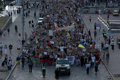 У Києві та регіонах триває протестна хода через звільнення Михайла Федорова з Міноборони У Києві та регіонах триває протестна хода через звільнення Михайла Федорова з Міноборони